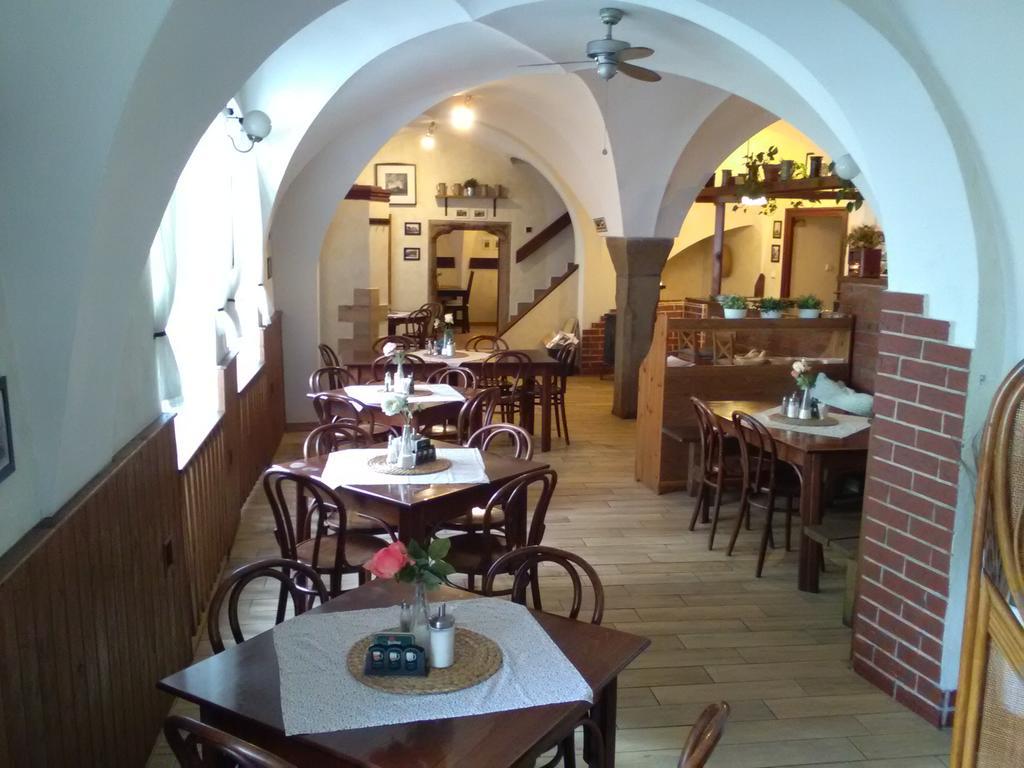 Penzion a restaurace Modrá růže Tábor Esterno foto