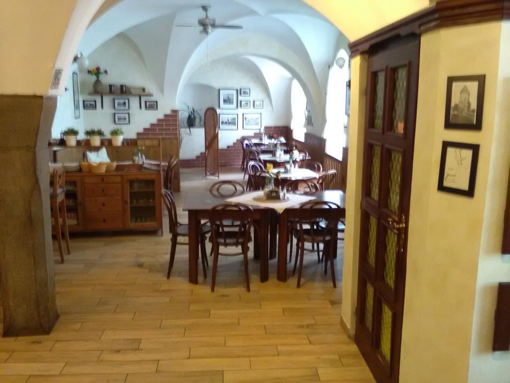 Penzion a restaurace Modrá růže Tábor Esterno foto