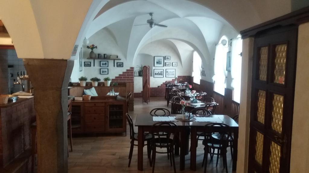 Penzion a restaurace Modrá růže Tábor Esterno foto