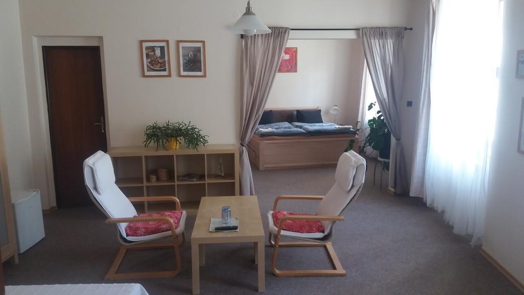 Penzion a restaurace Modrá růže Tábor Esterno foto