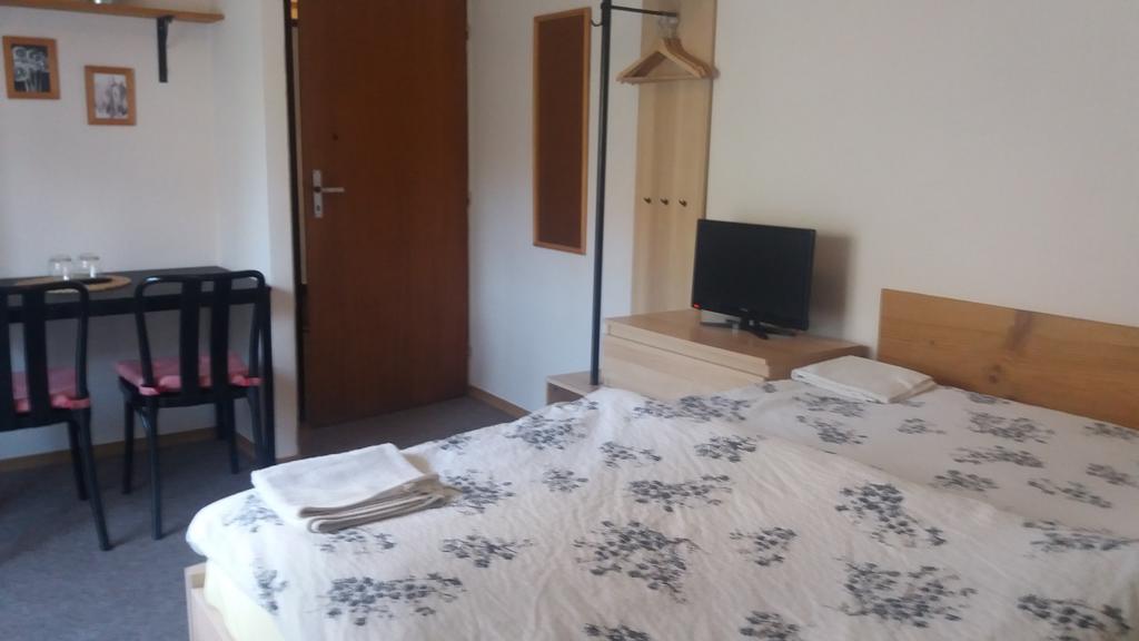 Penzion a restaurace Modrá růže Tábor Esterno foto