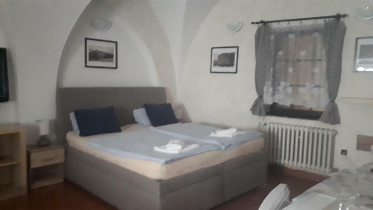 Penzion a restaurace Modrá růže Tábor Esterno foto