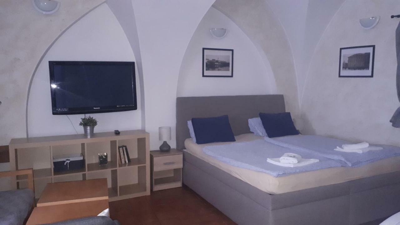 Penzion a restaurace Modrá růže Tábor Esterno foto